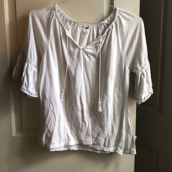 White going out top - Picture 1 of 4